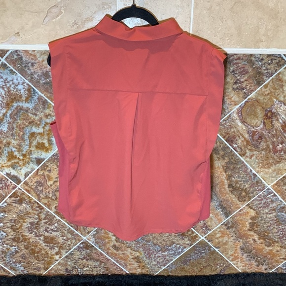Women's Evereve Scout Button Down Sleeveless Blouse in Cinnamon Size L - Picture 2 of 10